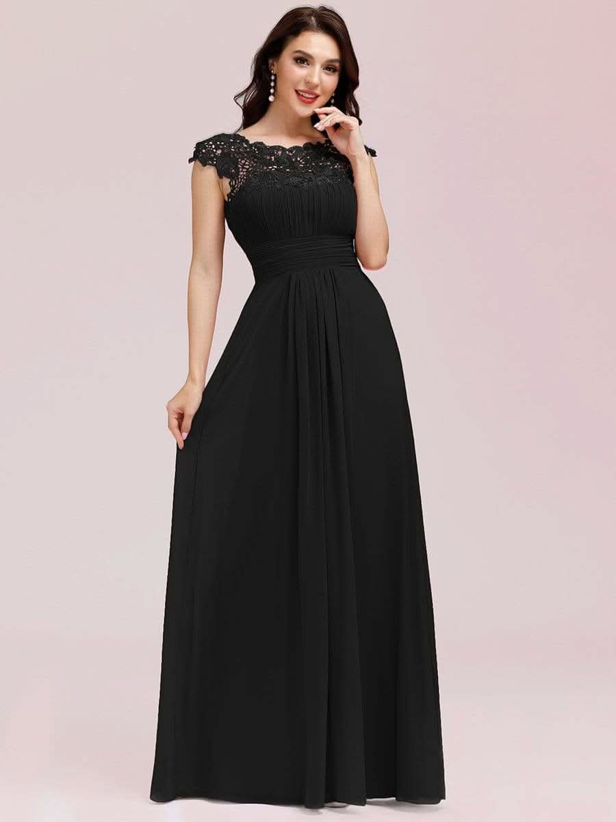 Elegantes Maxi-Brautjungfernkleid mit langen Spitzen und FlügelÄrmeln #Farbe_Schwarz