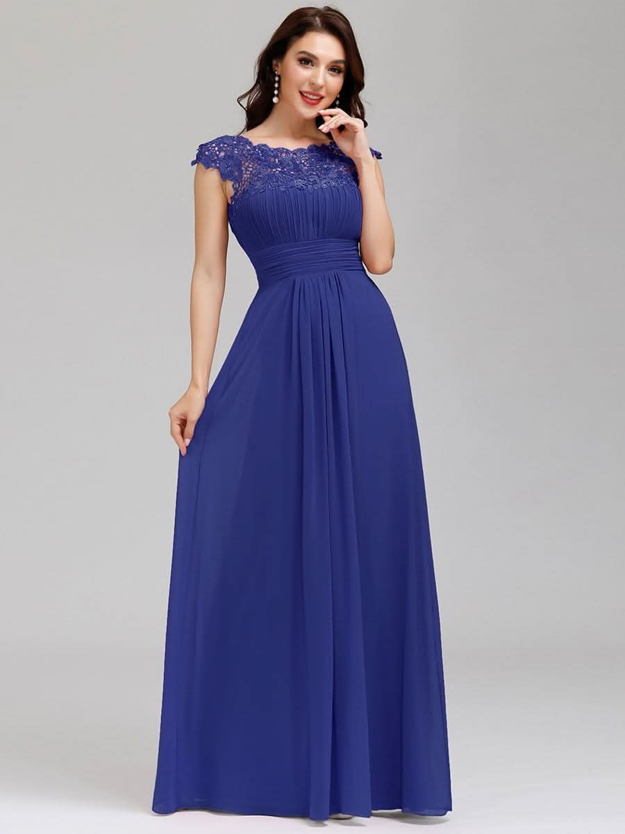 Elegantes Maxi-Brautjungfernkleid mit langen Spitzen und FlügelÄrmeln #Farbe_Saphirblau