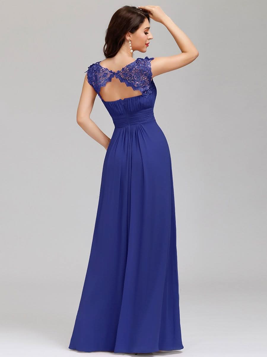 Elegantes Maxi-Brautjungfernkleid mit langen Spitzen und FlügelÄrmeln #Farbe_Saphirblau