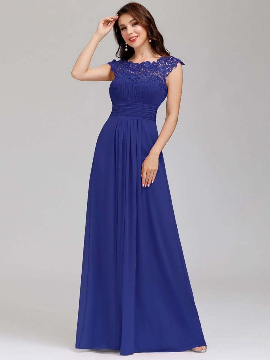 Elegantes Maxi-Brautjungfernkleid mit langen Spitzen und FlügelÄrmeln #Farbe_Saphirblau