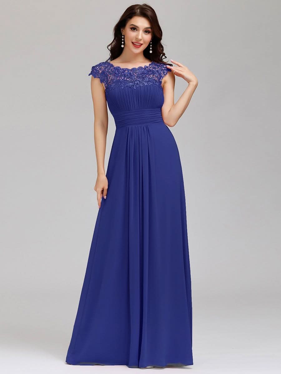 Elegantes Maxi-Brautjungfernkleid mit langen Spitzen und FlügelÄrmeln #Farbe_Saphirblau