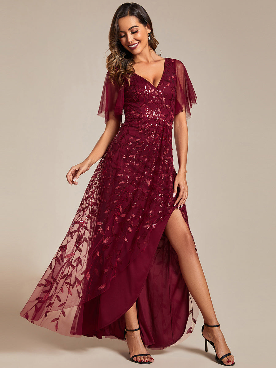 Maxilänge, V-Ausschnitt, asymmetrischer Saum, Pailletten-Kleid mit tiefem V-Ausschnitt und funkelnden Details #Farbe_Burgunderrot