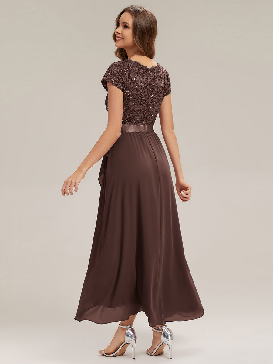 Asymmetrischer Saum, tiefer V-Ausschnitt, Chiffon-Kleid mit Rüschen-Patchwork – Hoch-Tief-Kleid #Farbe_Schokoladenbraun
