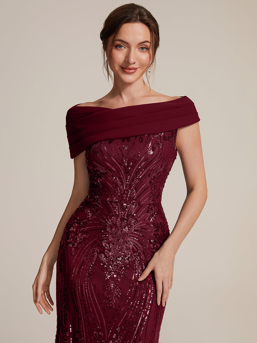 Maxilänge Asymmetrischer Ausschnitt Figurbetontes Kleid Aus Pailletten Für Glamourösen Look #Farbe_Burgunderrot