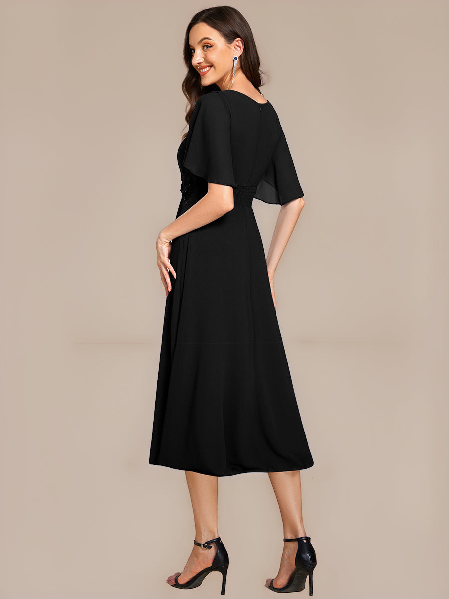 Midi Länge A Linie Chiffon Kleid Mit Rundhalsausschnitt Raffung Blumenmuster Und Applikationen #Farbe_Schwarz