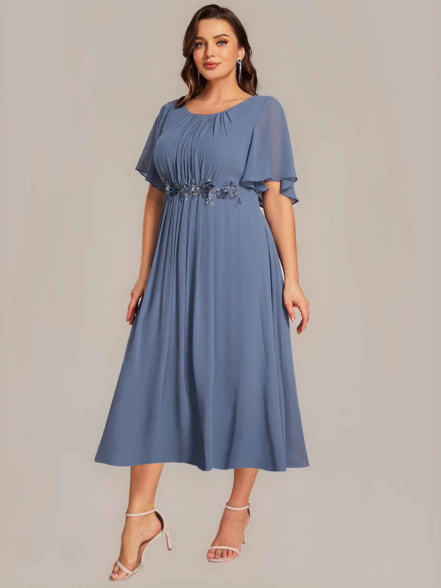 Midi Länge A Linie Chiffon Kleid Mit Rundhalsausschnitt Raffung Blumenmuster Und Applikationen #Farbe_Taubenblau