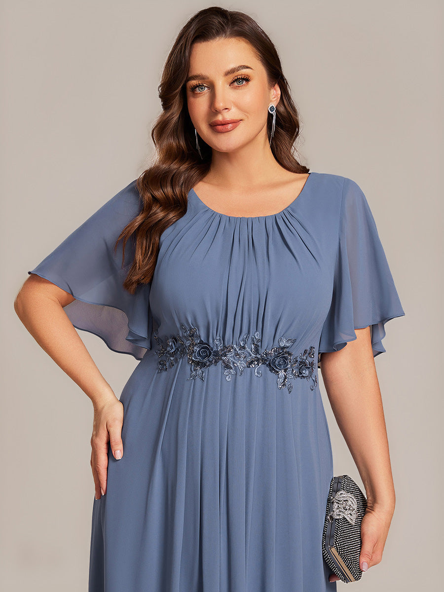 Midi Länge A Linie Chiffon Kleid Mit Rundhalsausschnitt Raffung Blumenmuster Und Applikationen #Farbe_Taubenblau