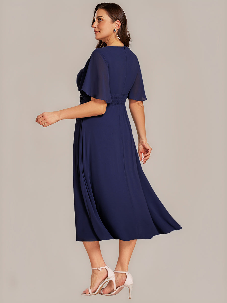 Midi Länge A Linie Chiffon Kleid Mit Rundhalsausschnitt Raffung Blumenmuster Und Applikationen #Farbe_Marineblau