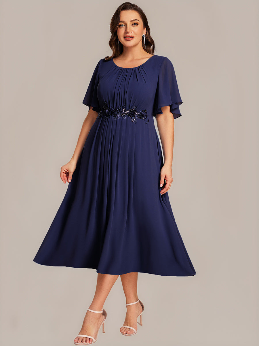 Midi Länge A Linie Chiffon Kleid Mit Rundhalsausschnitt Raffung Blumenmuster Und Applikationen #Farbe_Marineblau