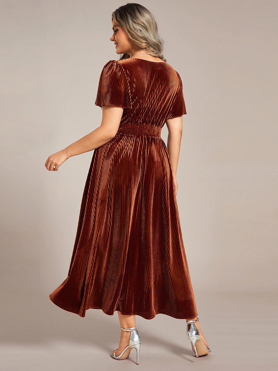 Midi Tee-Länge A-Linie Kleid Mit V-Ausschnitt Aus Weichem Samt Elegant Und Bequem Kleid #Farbe_Karamell