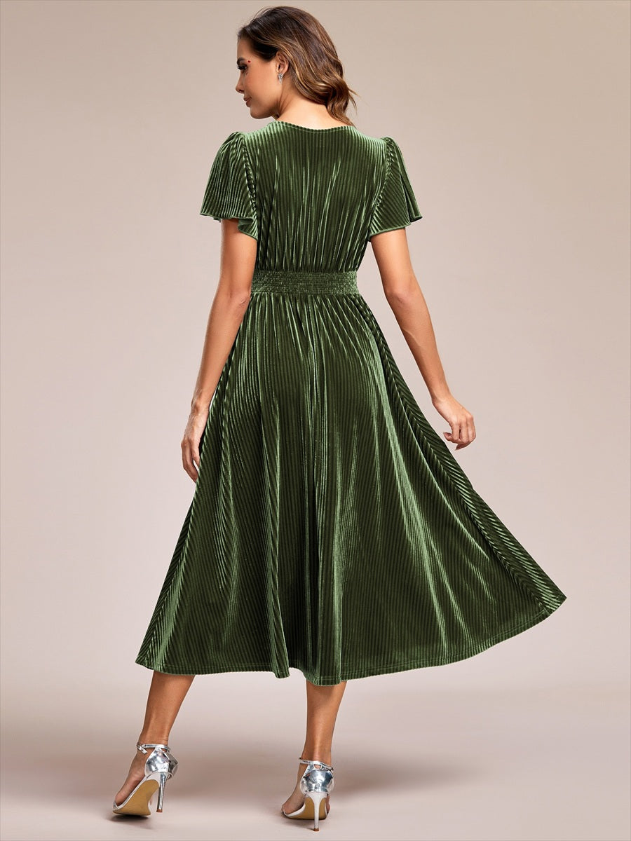 Midi Tee-Länge A-Linie Kleid Mit V-Ausschnitt Aus Weichem Samt Elegant Und Bequem Kleid #Farbe_Olivgrün