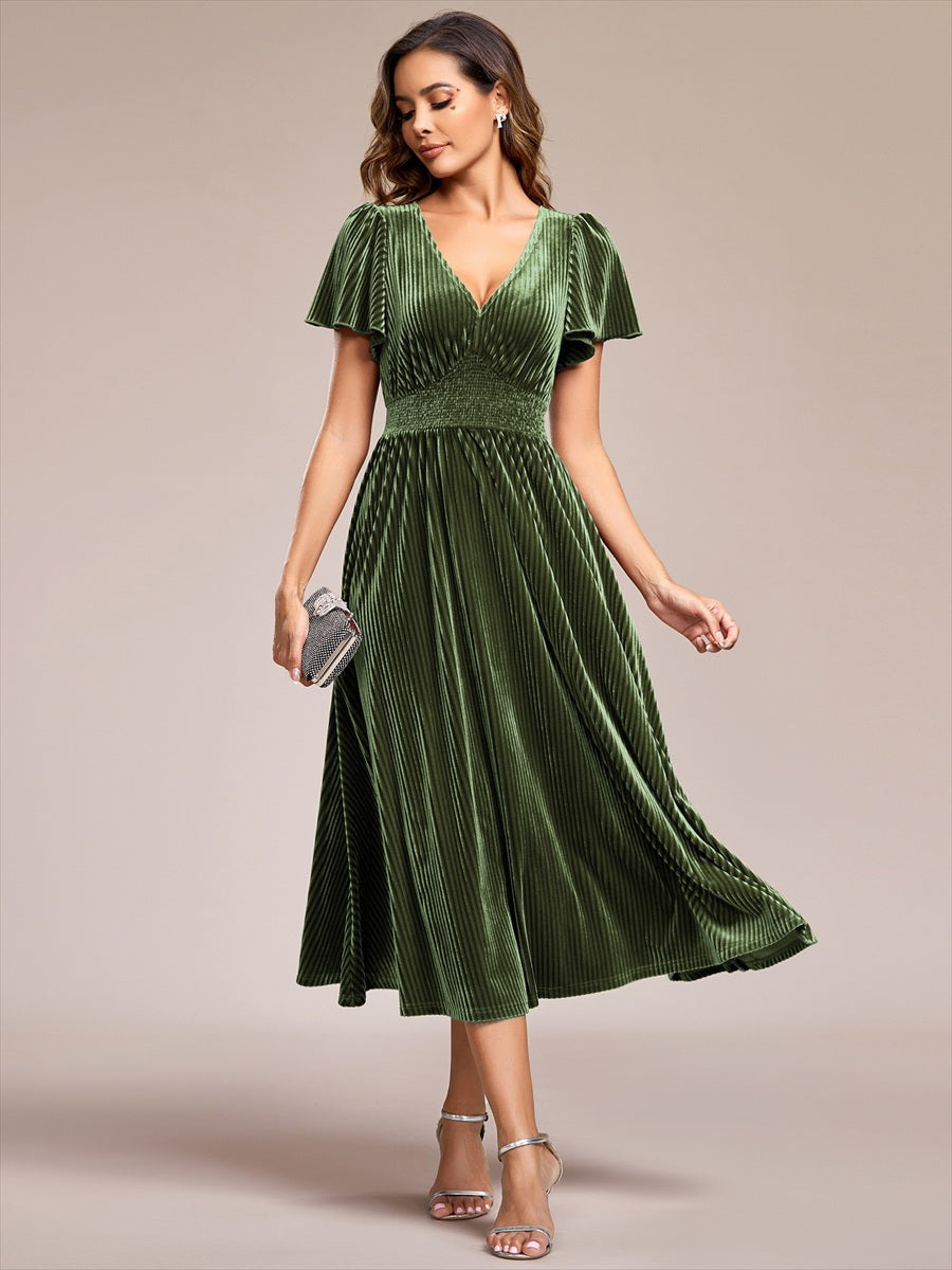 Midi Tee-Länge A-Linie Kleid Mit V-Ausschnitt Aus Weichem Samt Elegant Und Bequem Kleid #Farbe_Olivgrün
