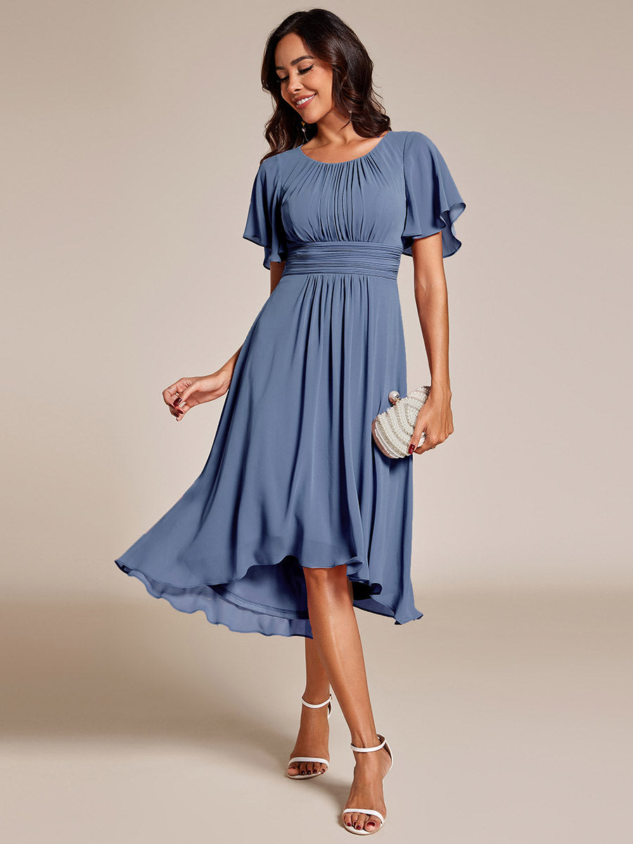 Robe d'invit¨¦ de mariage trap¨¨ze en mousseline fluide ¨¤ encolure ronde et longueur au genou #farbe_Taubenblau