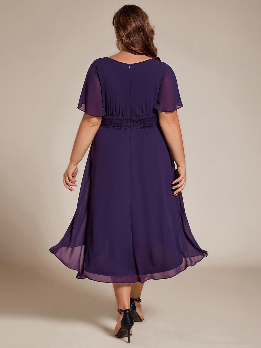 Robe d'invit¨¦ de mariage trap¨¨ze en mousseline fluide ¨¤ encolure ronde et longueur au genou #farbe_Dunkel Violett