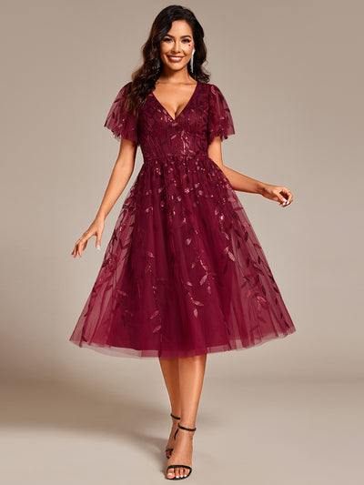 Midi Länge V-Ausschnitt A-Linie Pailletten Kleid Mit Besticktem Blumenmuster Und Gerafften Details #Farbe_Burgunderrot