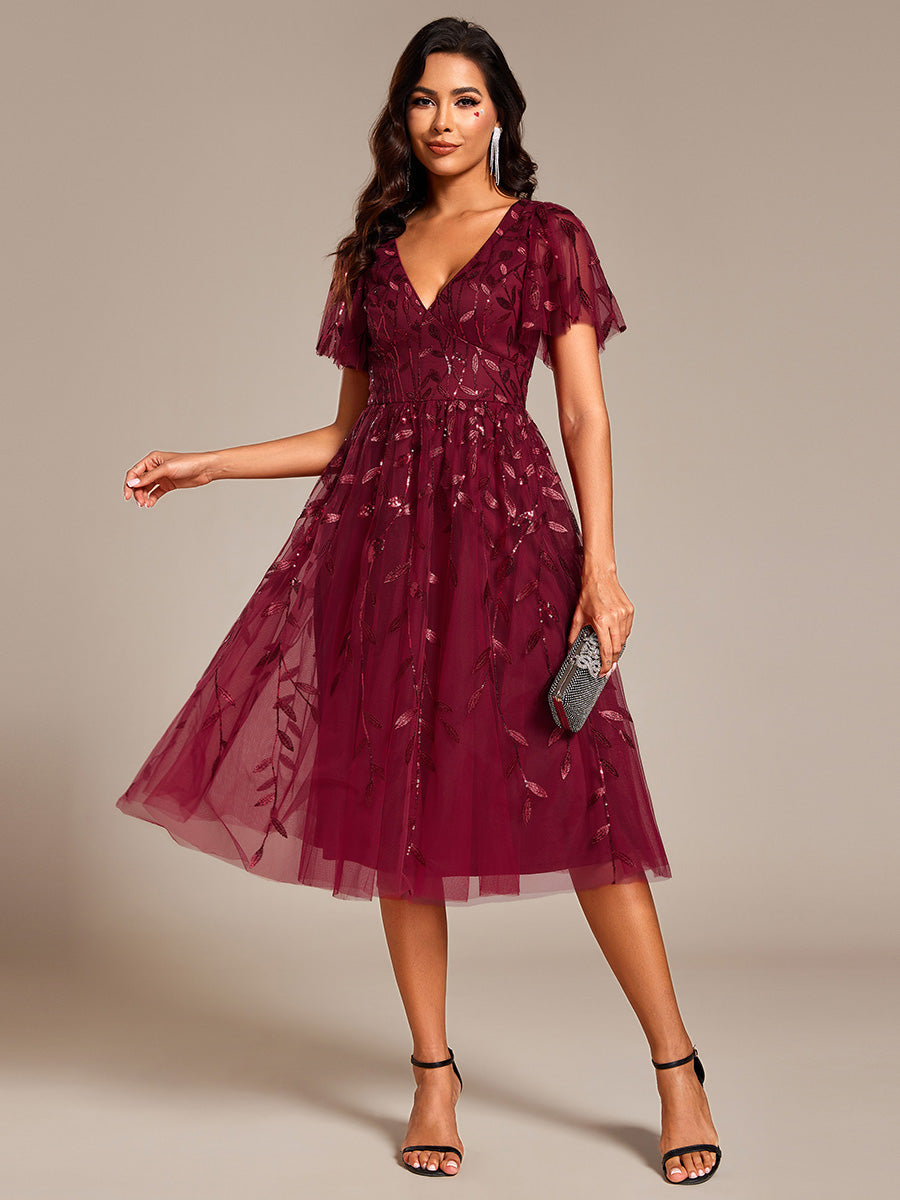 Midi Länge V-Ausschnitt A-Linie Pailletten Kleid Mit Besticktem Blumenmuster Und Gerafften Details #Farbe_Burgunderrot