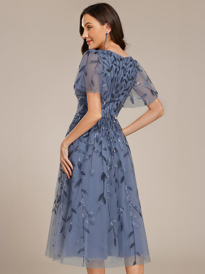 Midi Länge V-Ausschnitt A-Linie Pailletten Kleid Mit Besticktem Blumenmuster Und Gerafften Details #Farbe_Taubenblau