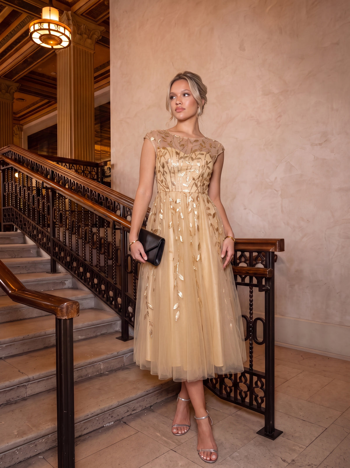 Tea L?nge A Linie Kleid Mit Rundhalsausschnitt Transparente Gestaltung Und Pailletten Kleid #Farbe_Gold