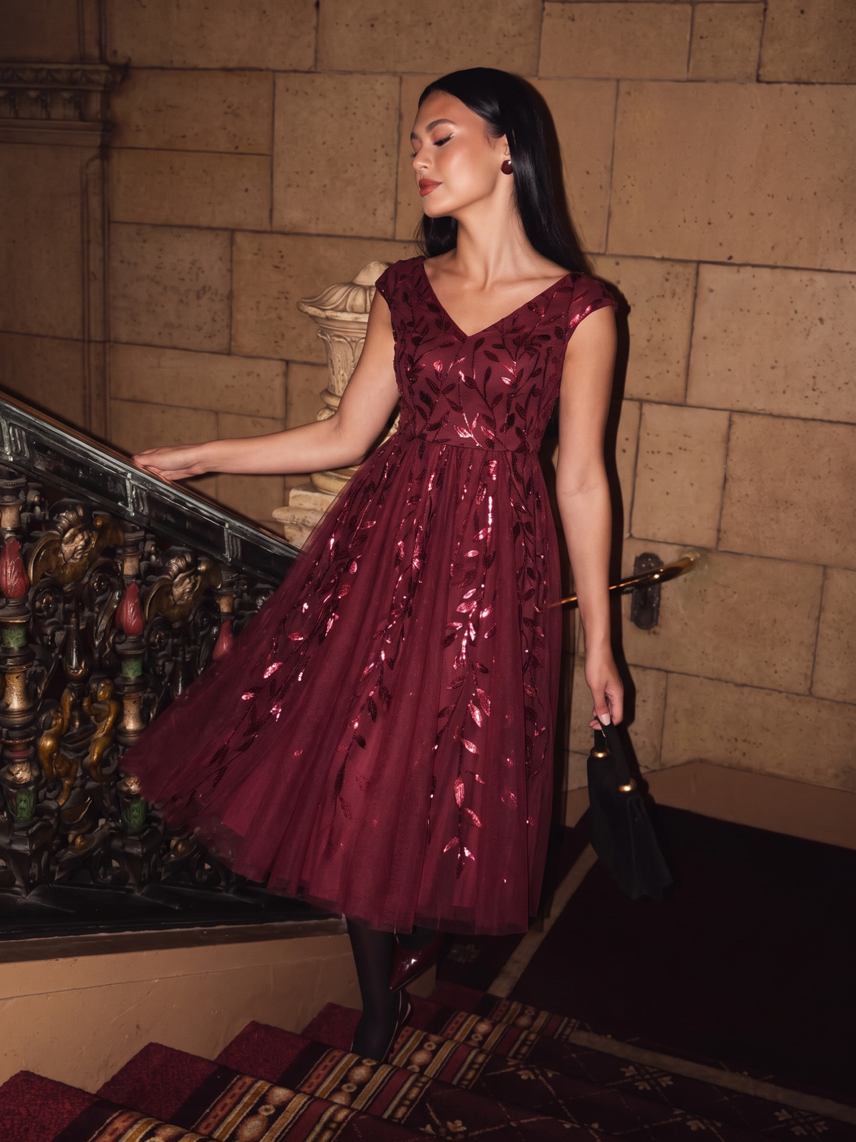 Midi Pailletten A-Linie Kleid Mit V-Ausschnitt Und Patchwork Details #Farbe_Burgunderrot
