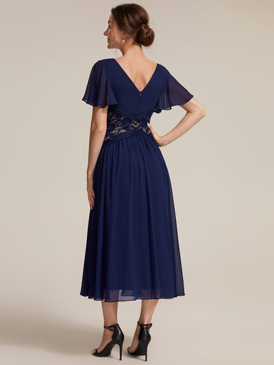 Midi Tee-Länge A-Linie Kleid Mit V-Ausschnitt Chiffon Stoff Und Rüschen Eleganter Stil Kleid #Farbe_Marineblau
