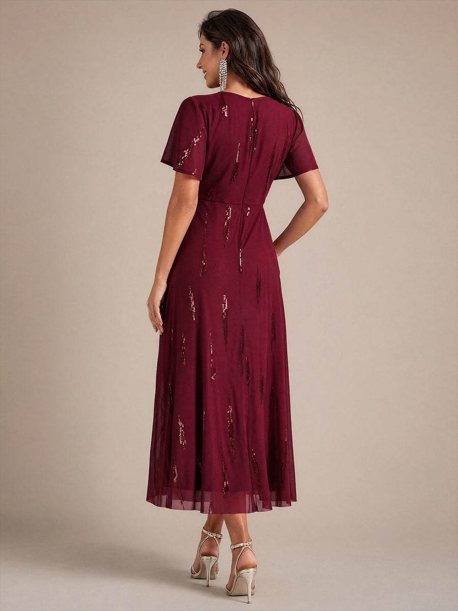 Tea Länge V Ausschnitt Etui Kleid Aus Tüll Mit Pailletten Und Schlitz Zum Binden Kleid #Farbe_Burgunderrot