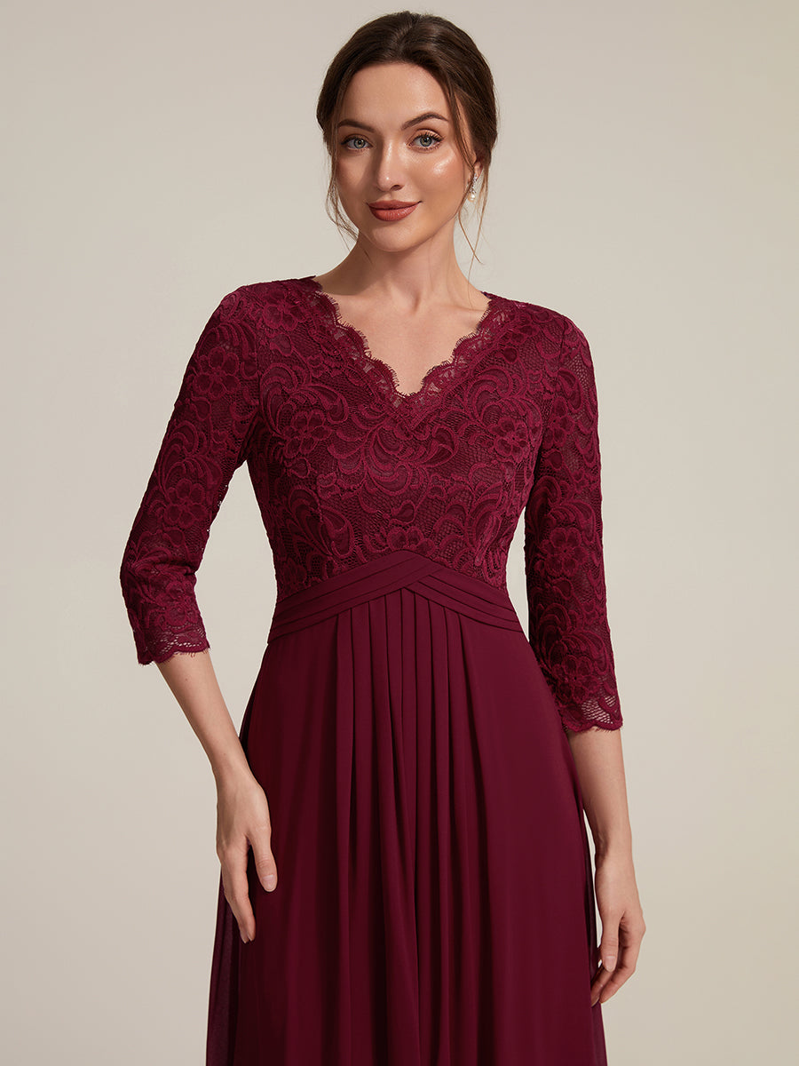 Midi Tee Länge V Ausschnitt Etui Kleid Aus Spitze Elegantes Design Für Besondere Anlässe #Farbe_Burgunderrot