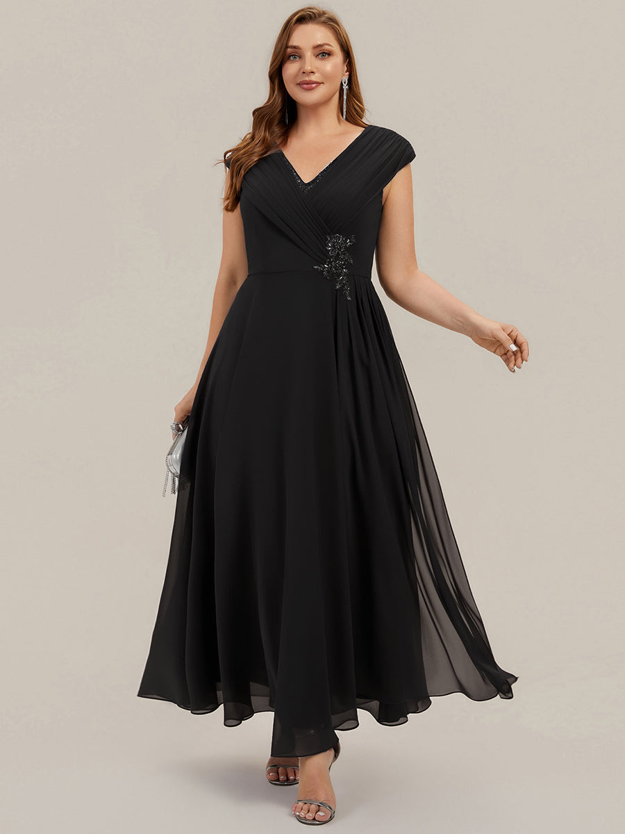 Maxilänge V-Ausschnitt A-Linie Chiffon Kleid Mit Tiefem V-Ausschnitt Applikationen Und Fließenden Bändern #Farbe_Schwarz