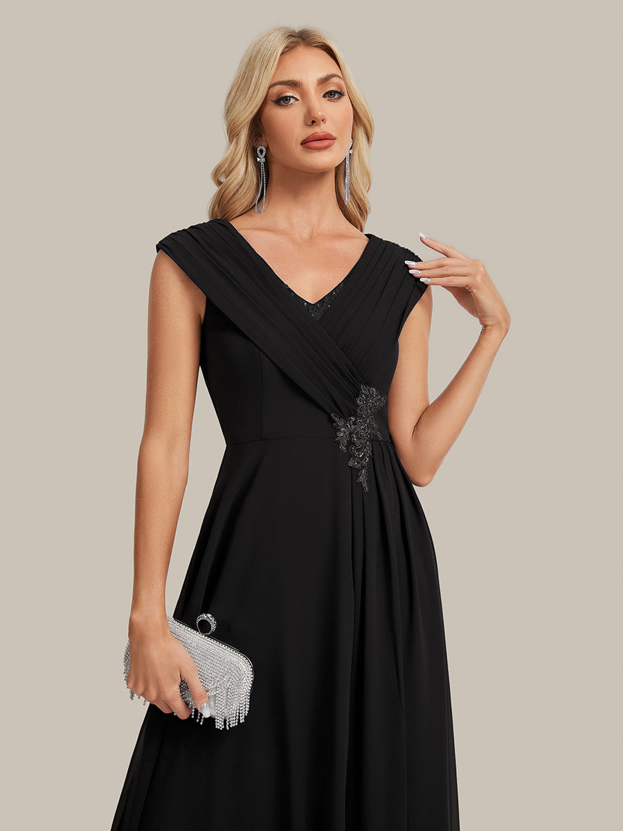 Maxilänge V-Ausschnitt A-Linie Chiffon Kleid Mit Tiefem V-Ausschnitt Applikationen Und Fließenden Bändern #Farbe_Schwarz