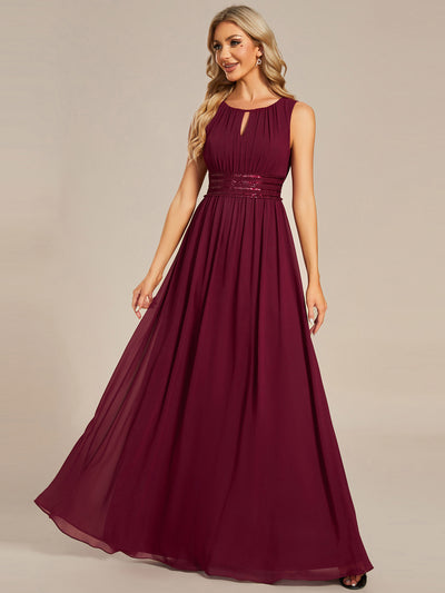 Bodenlanger A-Linien Chiffon Kleid Mit Rundhalsausschnitt Und Bestickten Details #Farbe_Burgunderrot
