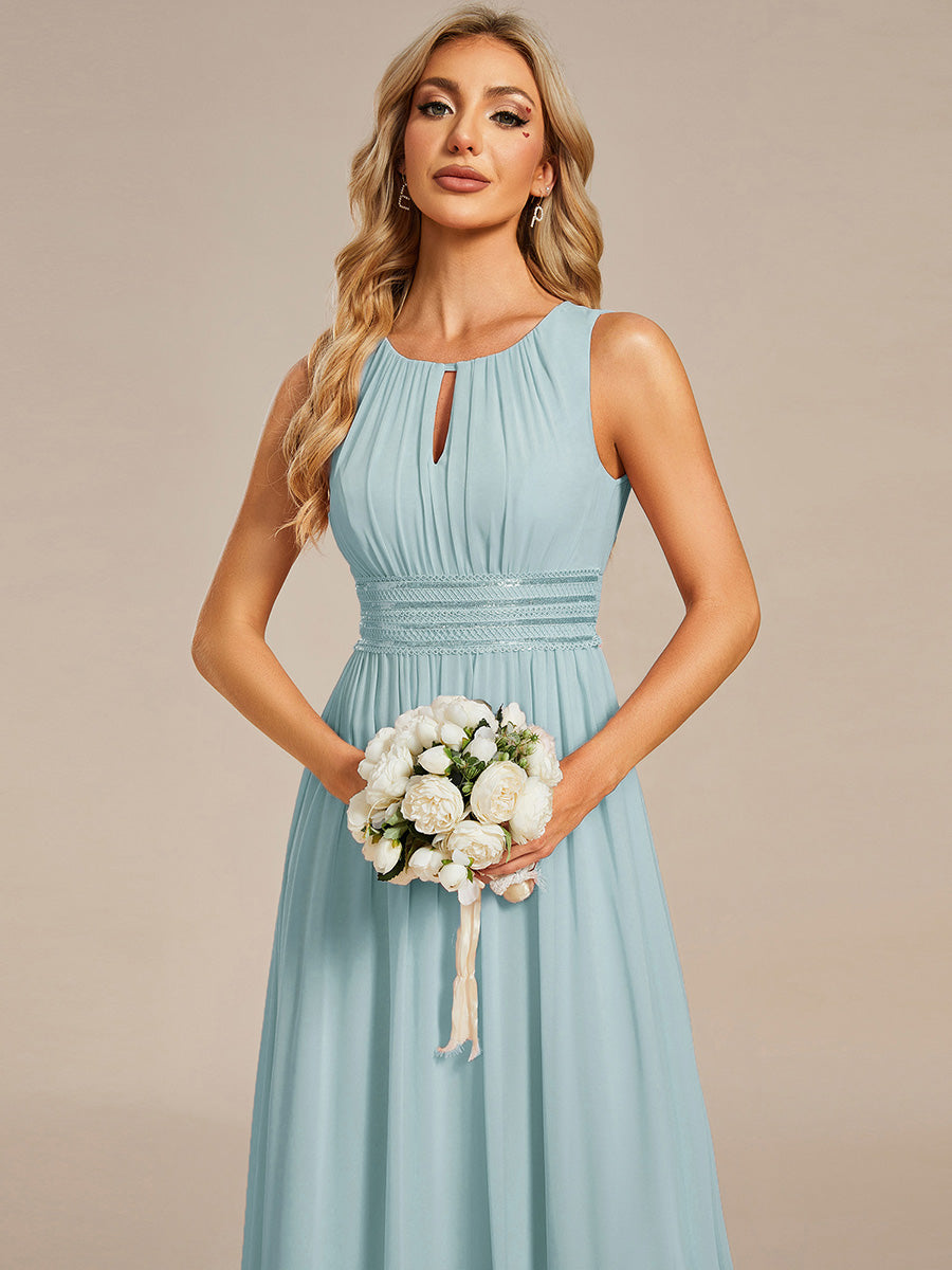 Bodenlanger A-Linien Chiffon Kleid Mit Rundhalsausschnitt Und Bestickten Details #Farbe_Himmelblau