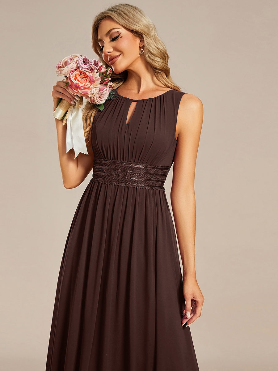 Bodenlanger A-Linien Chiffon Kleid Mit Rundhalsausschnitt Und Bestickten Details #Farbe_Schokoladenbraun