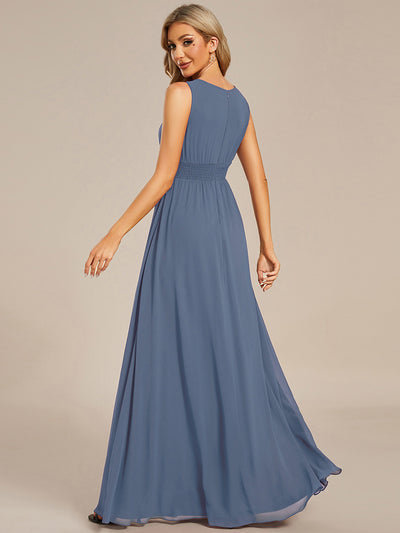 Bodenlanger A-Linien Chiffon Kleid Mit Rundhalsausschnitt Und Bestickten Details #Farbe_Taubenblau