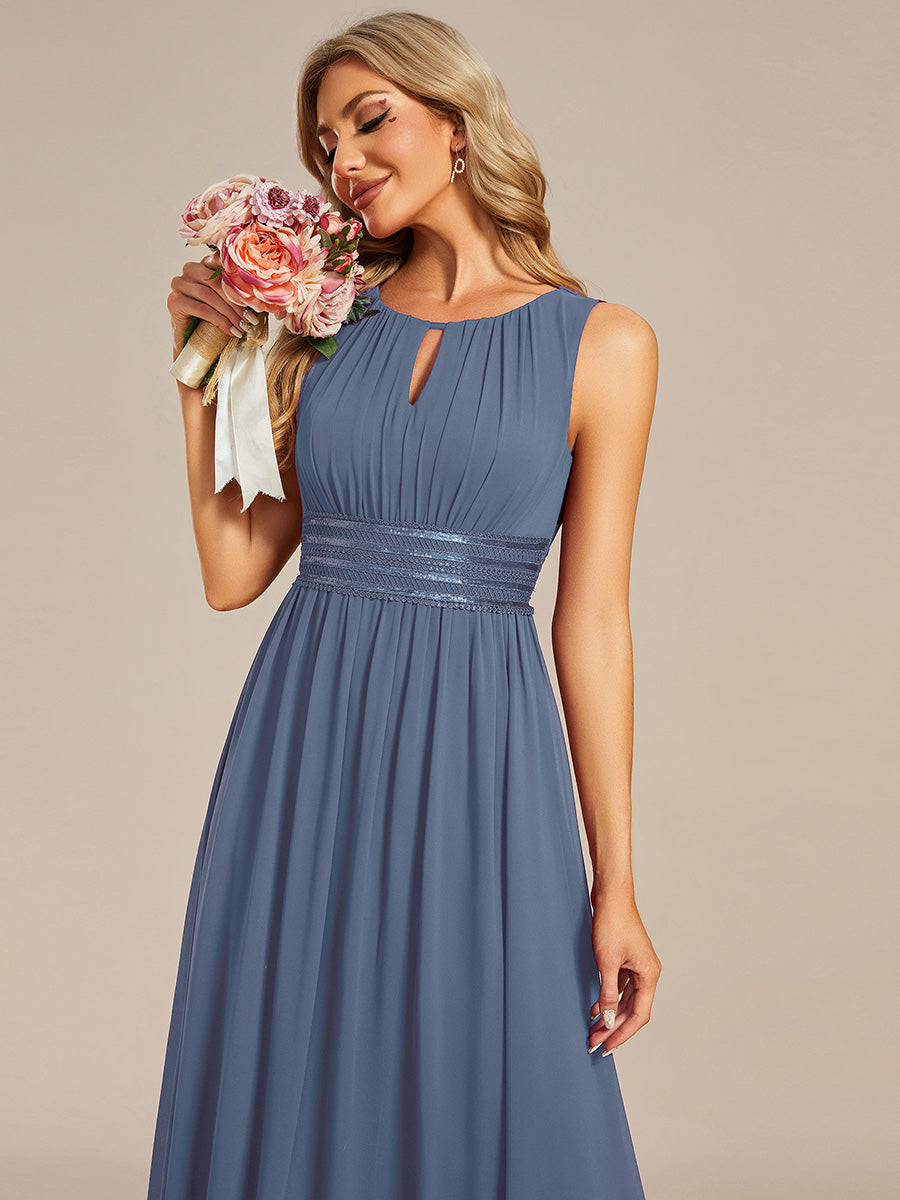 Bodenlanger A-Linien Chiffon Kleid Mit Rundhalsausschnitt Und Bestickten Details #Farbe_Taubenblau