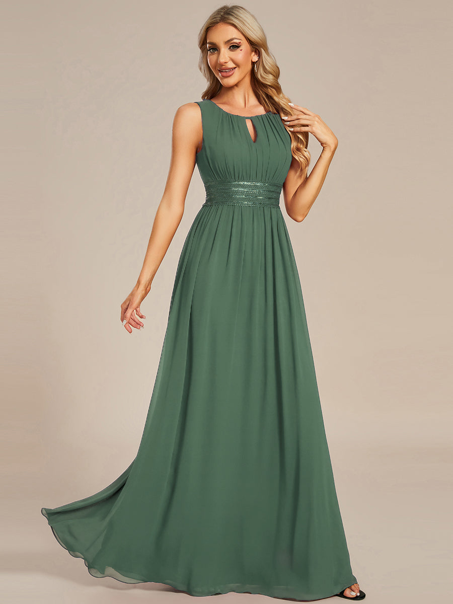 Bodenlanger A-Linien Chiffon Kleid Mit Rundhalsausschnitt Und Bestickten Details #Farbe_Eukalyptus