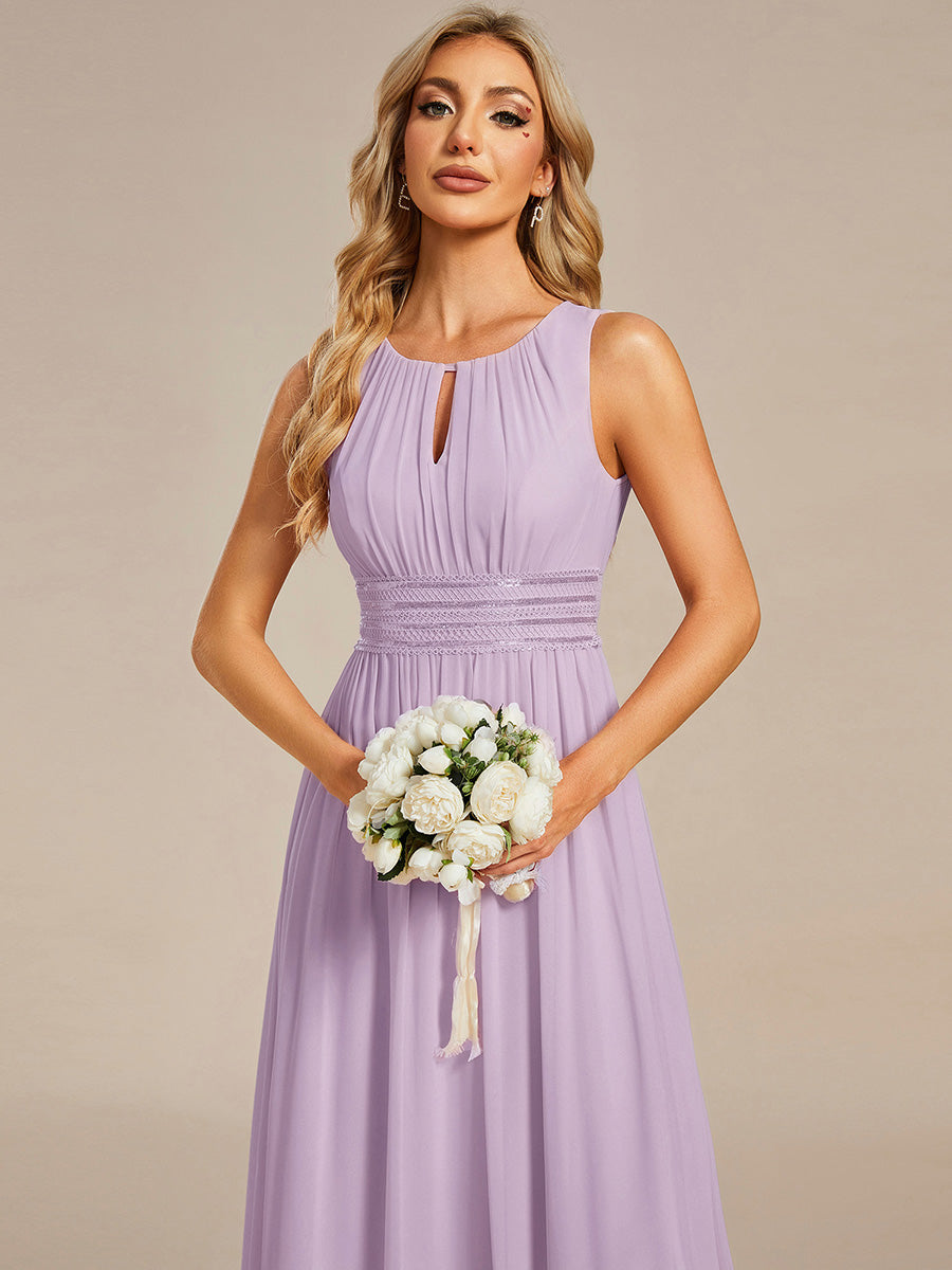 Bodenlanger A-Linien Chiffon Kleid Mit Rundhalsausschnitt Und Bestickten Details #Farbe_Mattflieder