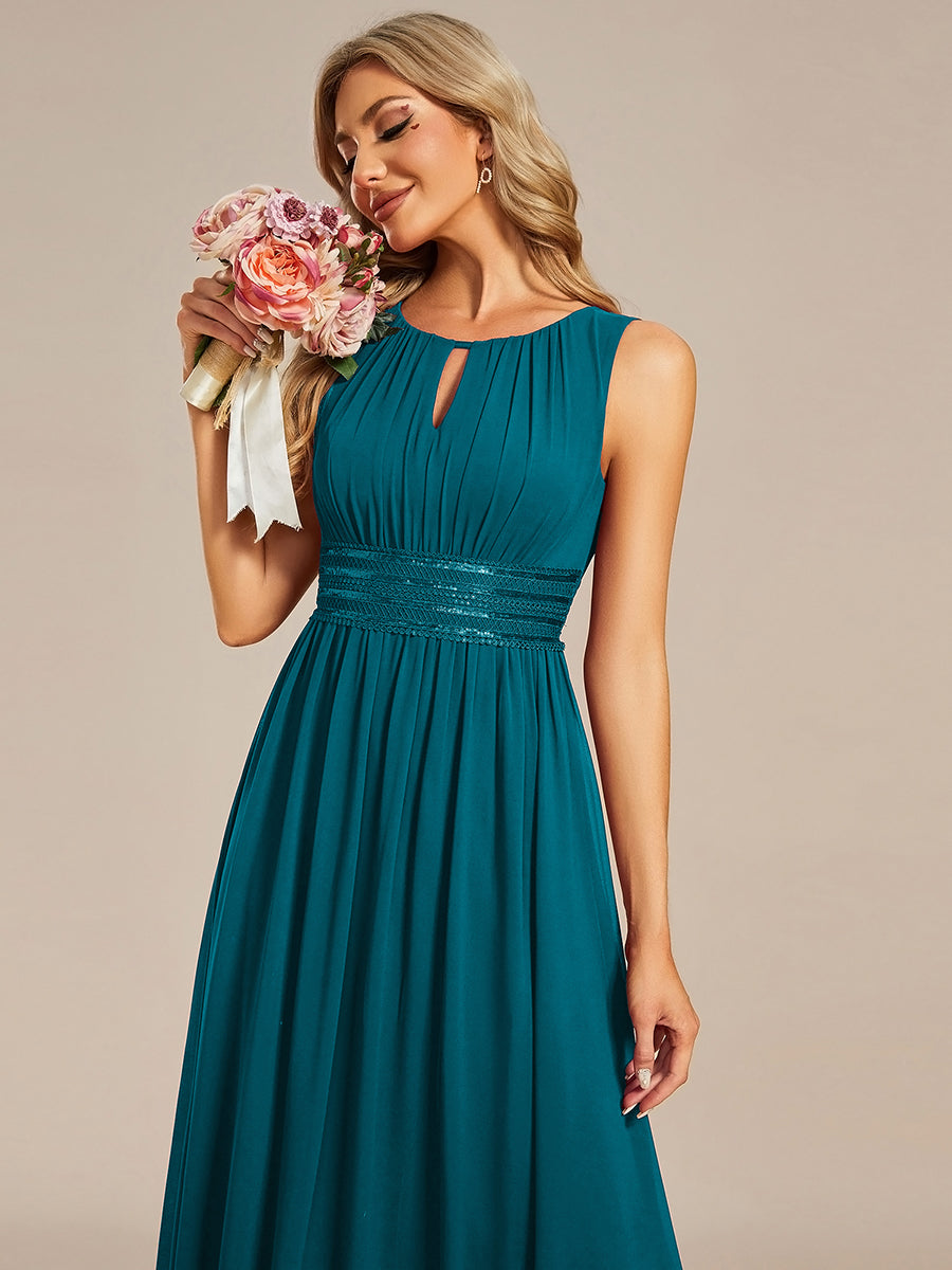 Bodenlanger A-Linien Chiffon Kleid Mit Rundhalsausschnitt Und Bestickten Details #Farbe_Petrol