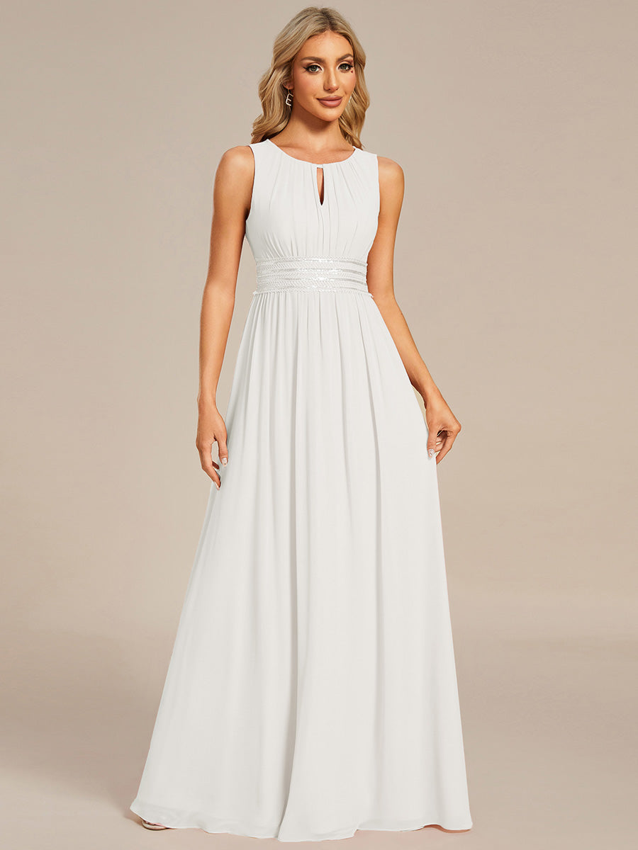Bodenlanger A-Linien Chiffon Kleid Mit Rundhalsausschnitt Und Bestickten Details #Farbe_Weiß