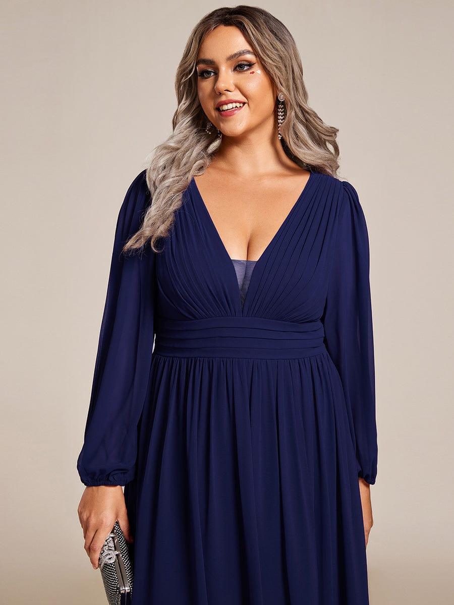 Robe d'invit¨¦ de mariage trap¨¨ze en mousseline fluide ¨¤ encolure ronde et longueur au genou #farbe_Navy Blau