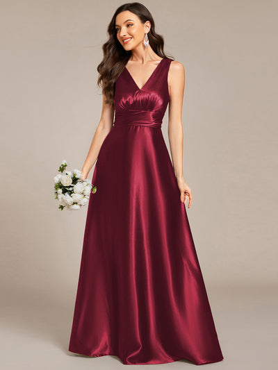 Bodenlanger V-Ausschnitt A-Linie Satin Kleid Mit Tiefem V-Ausschnitt Und Gerafften Details #Farbe_Burgunderrot