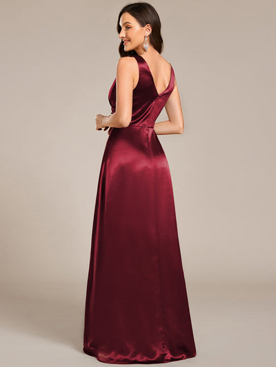 Bodenlanger V-Ausschnitt A-Linie Satin Kleid Mit Tiefem V-Ausschnitt Und Gerafften Details #Farbe_Burgunderrot