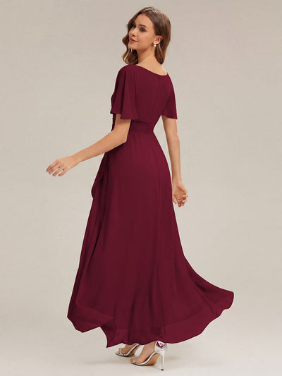 High-Low Chiffon Kleid Mit Rundhalsausschnitt Asymmetrischem Saum Gerüschten Und Rüschen Details Faltenoptik #Farbe_Burgunderrot