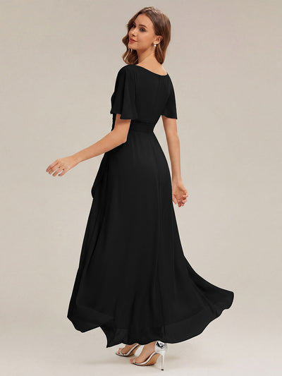 High-Low Chiffon Kleid Mit Rundhalsausschnitt Asymmetrischem Saum Gerüschten Und Rüschen Details Faltenoptik #Farbe_Schwarz