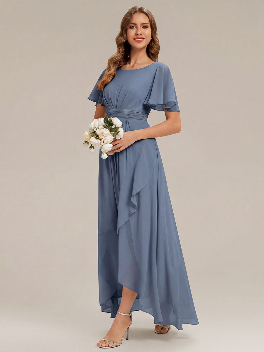 High-Low Chiffon Kleid Mit Rundhalsausschnitt Asymmetrischem Saum Gerüschten Und Rüschen Details Faltenoptik #Farbe_Taubenblau