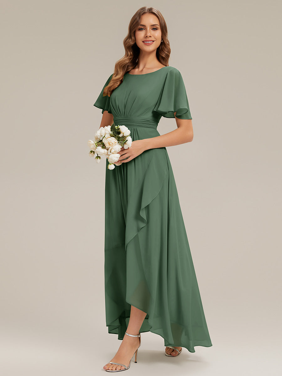 High-Low Chiffon Kleid Mit Rundhalsausschnitt Asymmetrischem Saum Gerüschten Und Rüschen Details Faltenoptik #Farbe_Eukalyptus