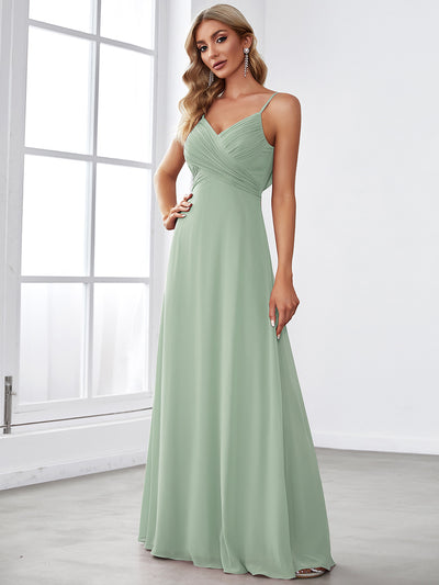 Brautjungfernkleid mit V-Ausschnitt schmalen Trägern und bodenlangem Rock #Farbe_Mintgrün