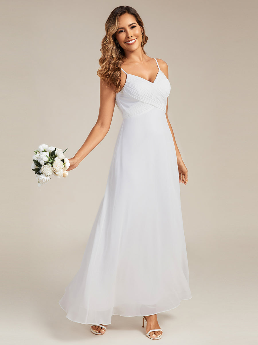 Brautjungfernkleid mit V-Ausschnitt schmalen Trägern und bodenlangem Rock #Farbe_Weiß