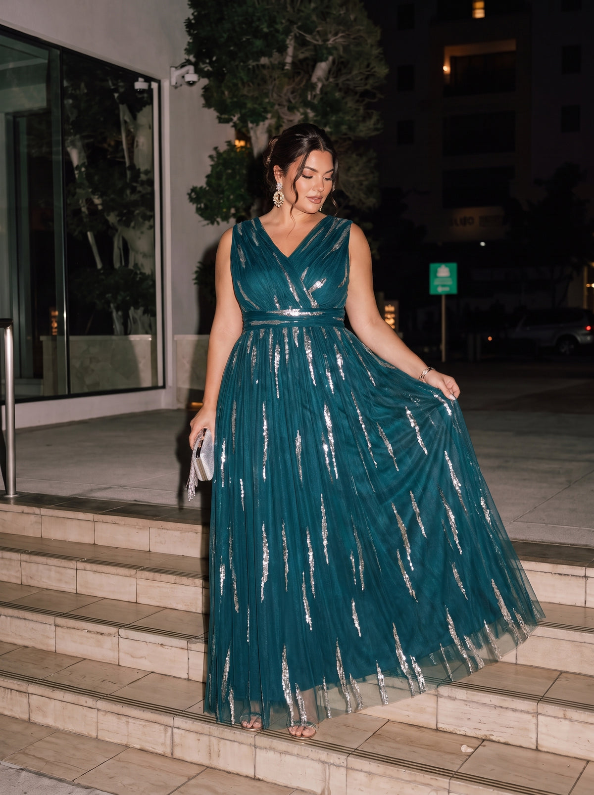 Maxilänge V-Ausschnitt A-Linien Kleid Aus Tüll Mit Pailletten Und 3D Drapierung #Farbe_Petrol