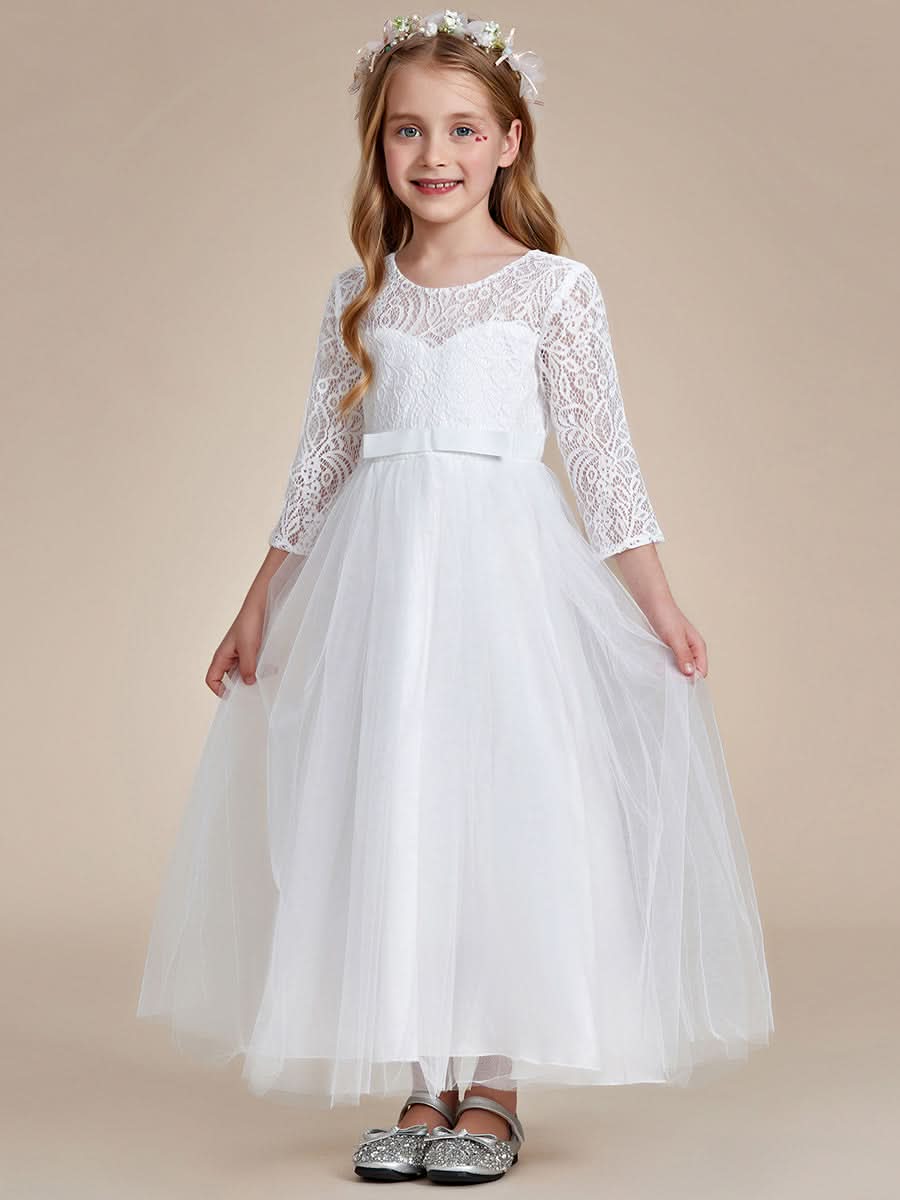 Bezauberndes Blumenmädchenkleid aus Spitze mit Schleife und langen Ärmeln #farbe_weiss