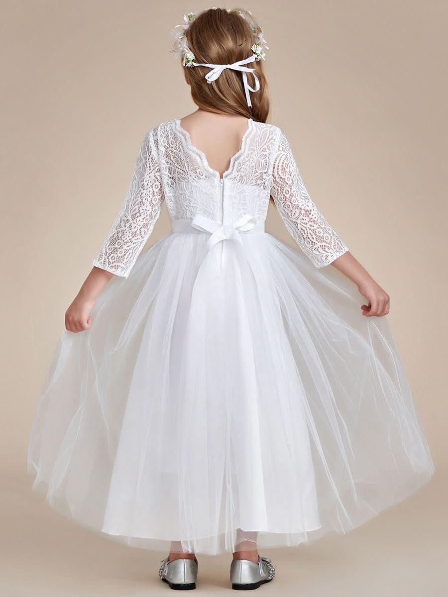 Bezauberndes Blumenmädchenkleid aus Spitze mit Schleife und langen Ärmeln #farbe_weiss