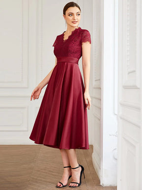 Größe Nach Maß Elegantes Midi-Abendkleid mit V-Ausschnitt und gestickter Blume und kurzen Ärmeln 40400